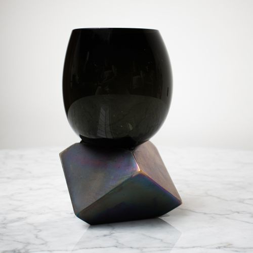 Vaso bronce de Vanessa Mitrani